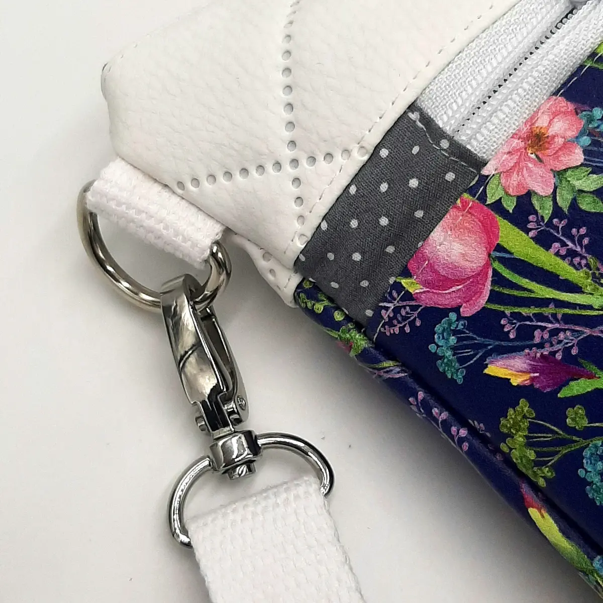 Schultertasche Blumen Lila Bunt Weiß Gesteppt 2