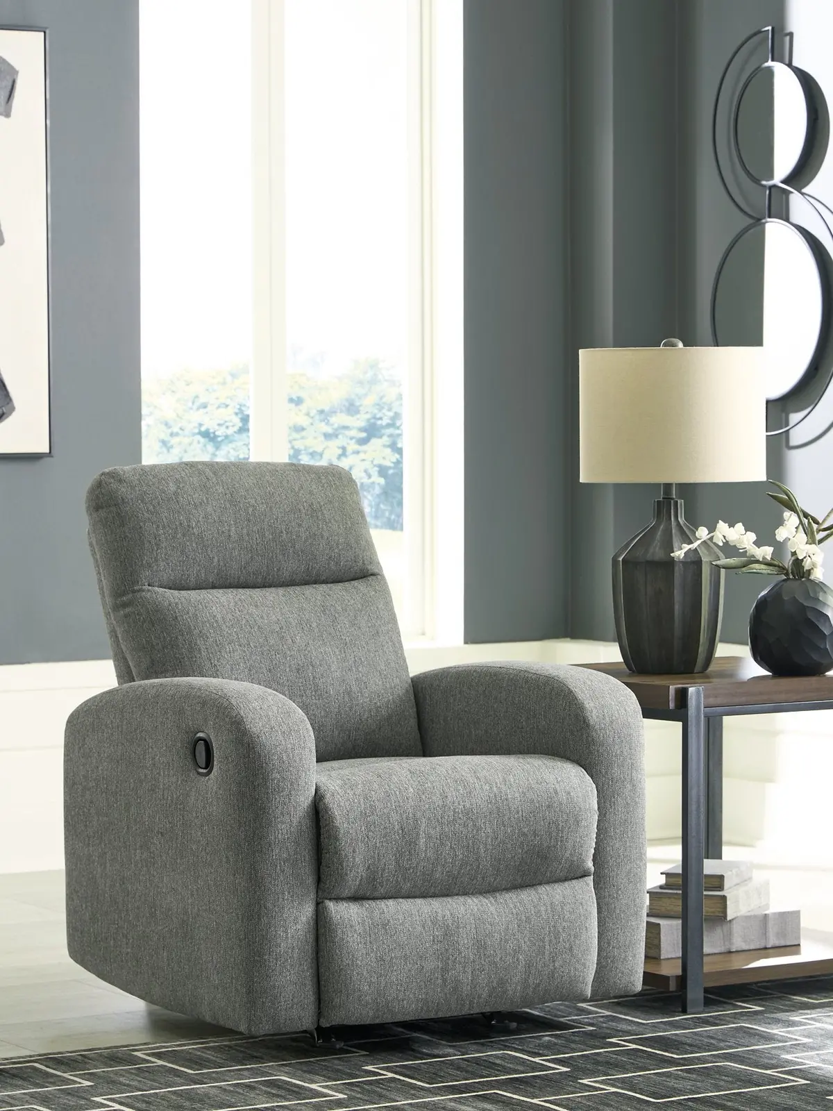 Gauntlet Recliner 2