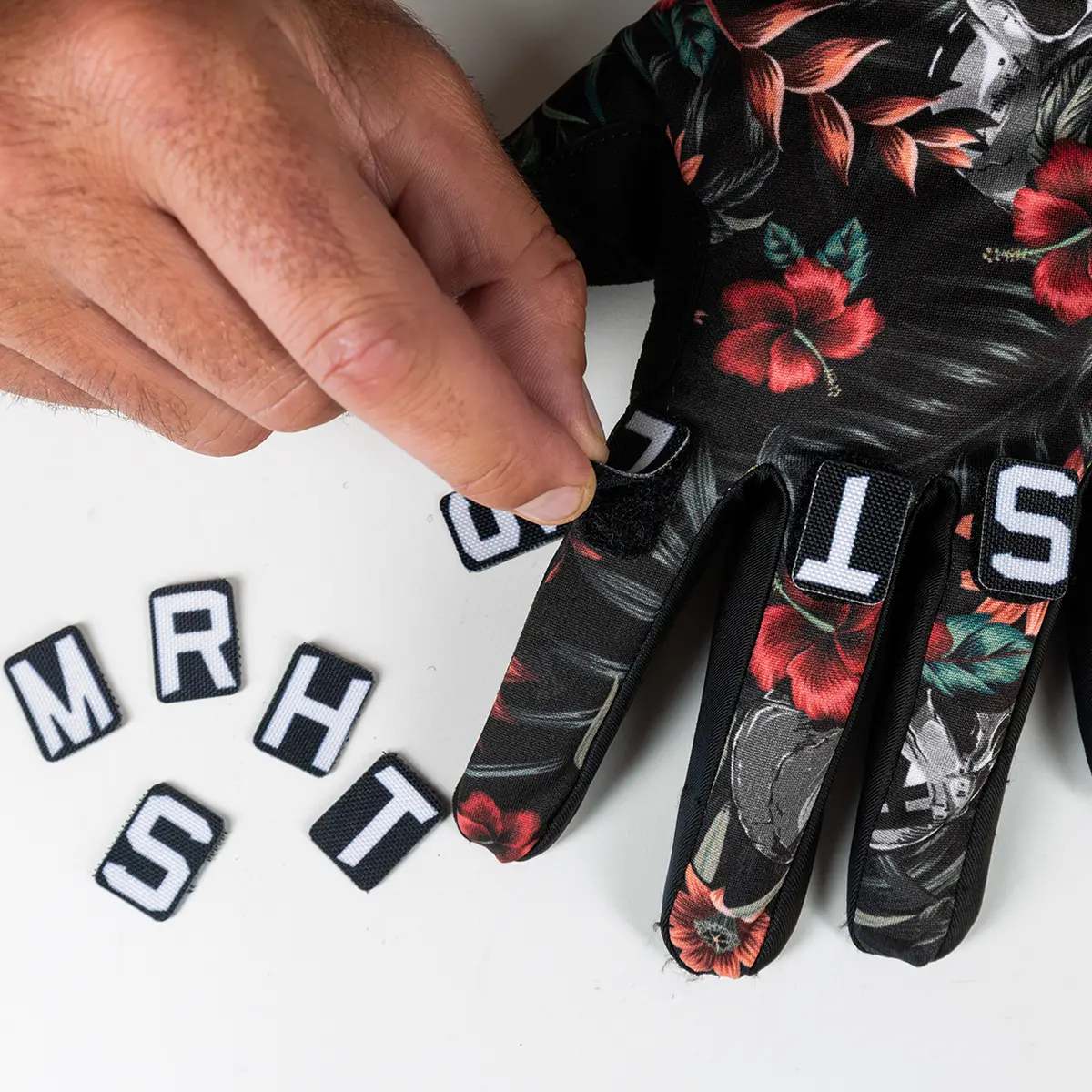 Freeline Knucklez Glove - Tropical Skull 4