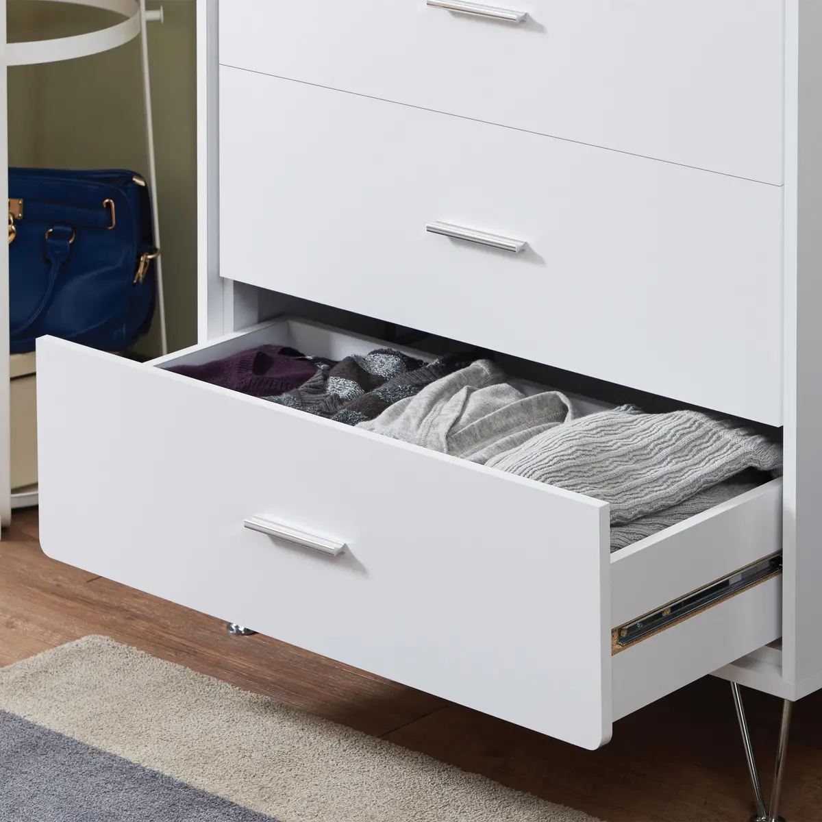 Deoss White Chest 1