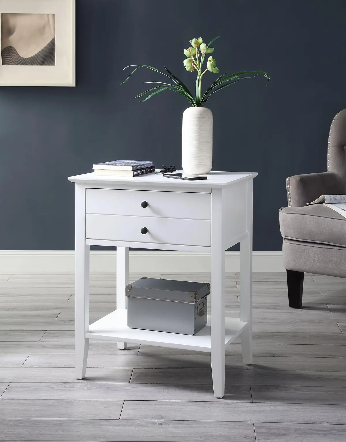 Grardor White Side Table (Usb Charging Dock) 1