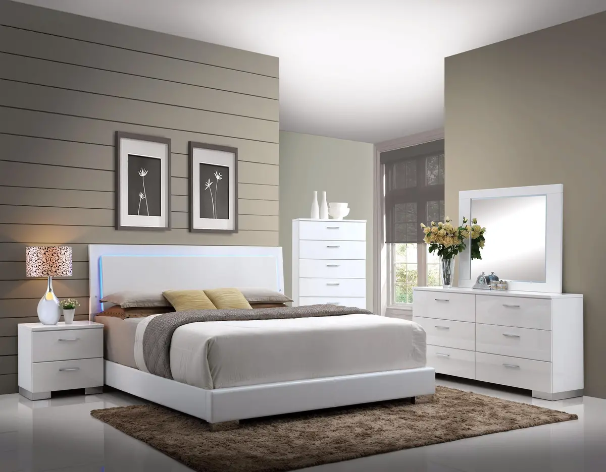 Lorimar White Pu & Chrome Leg Queen Bed 1