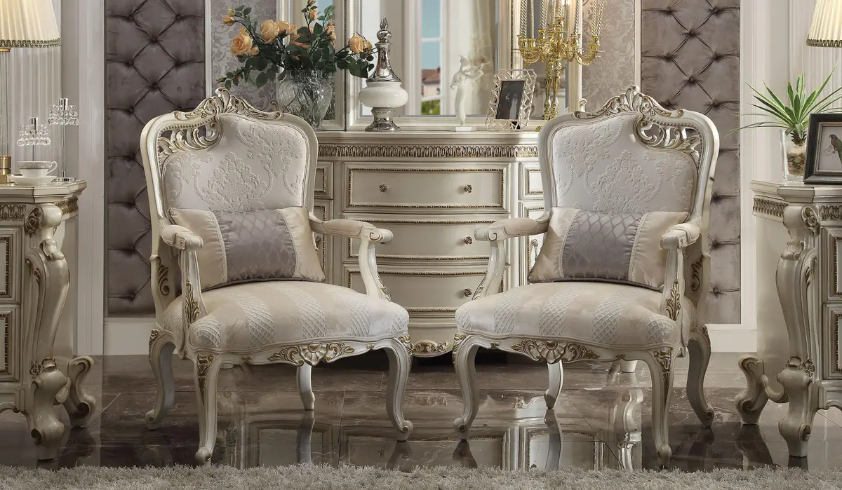 Picardy Fabric & Antique Pearl Chair & 1 Pillow 1