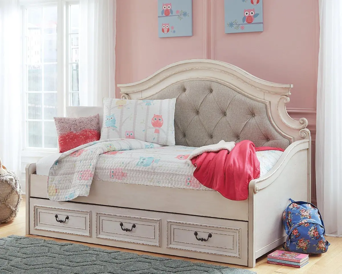 Realyn Daybed With 1 Large Storage Drawer 2