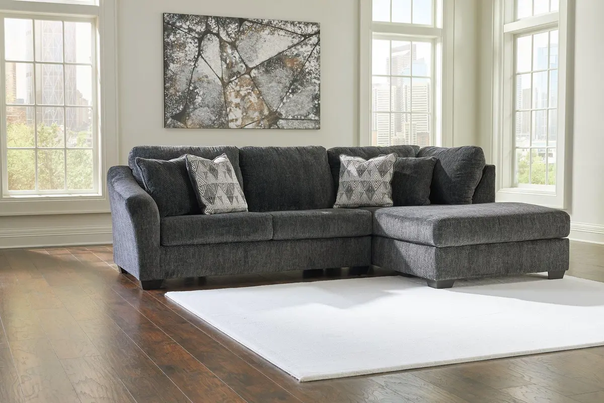 Biddeford 2-Piece Sectional With Chaise 2