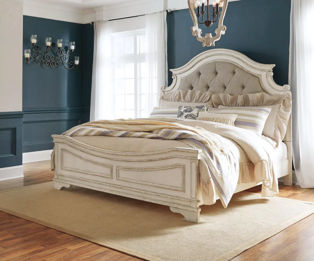 Realyn Bedroom Set 3