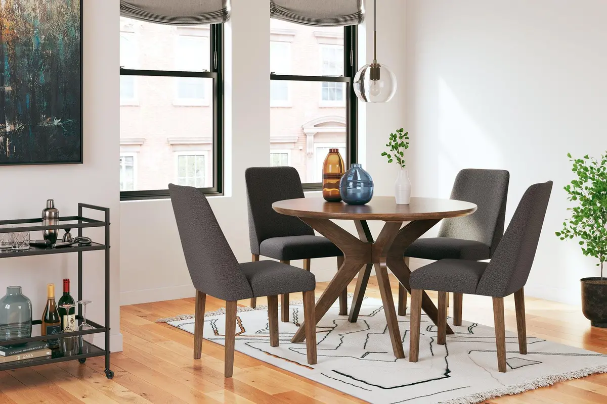 Lyncott Dining Room Set 1
