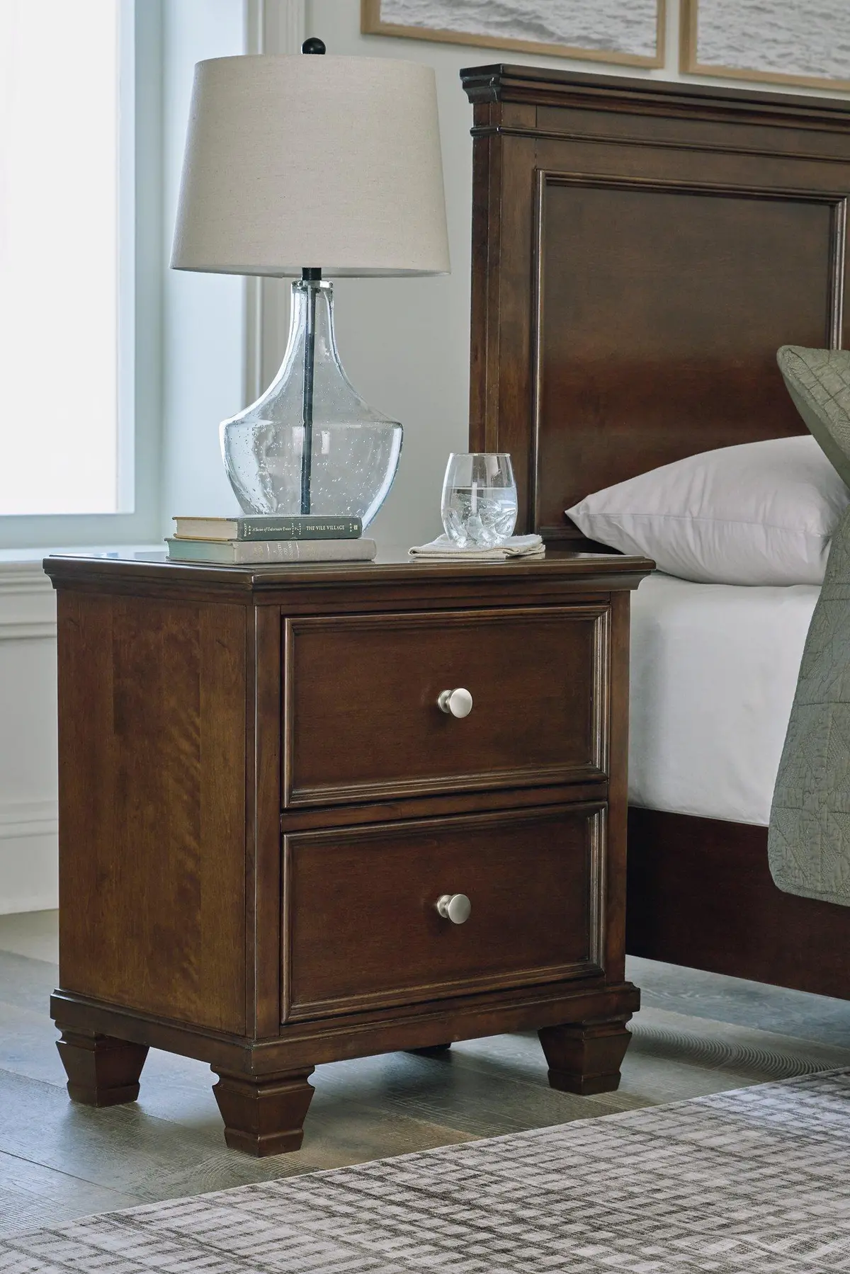 Danabrin Nightstand 2