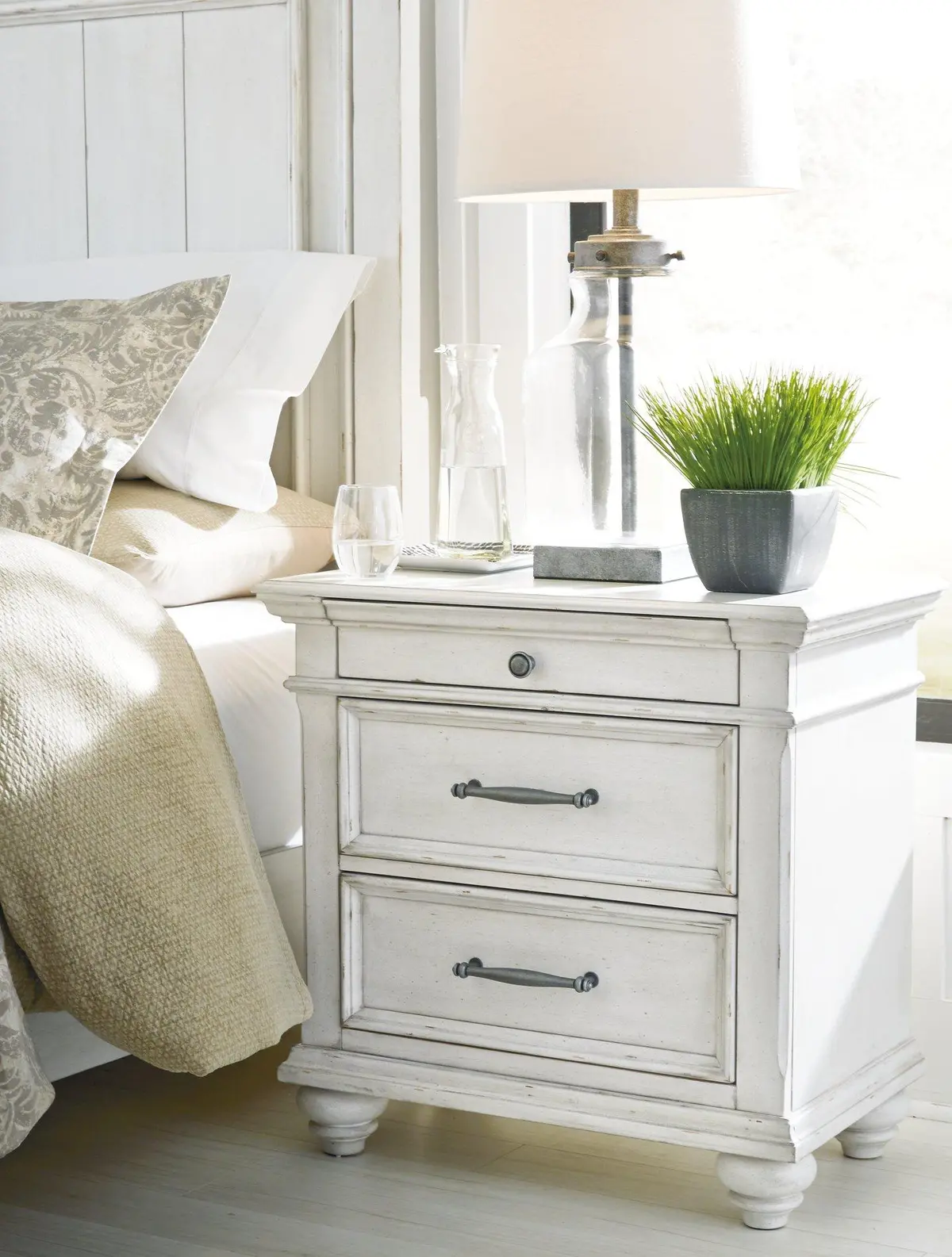 Kanwyn Nightstand 2