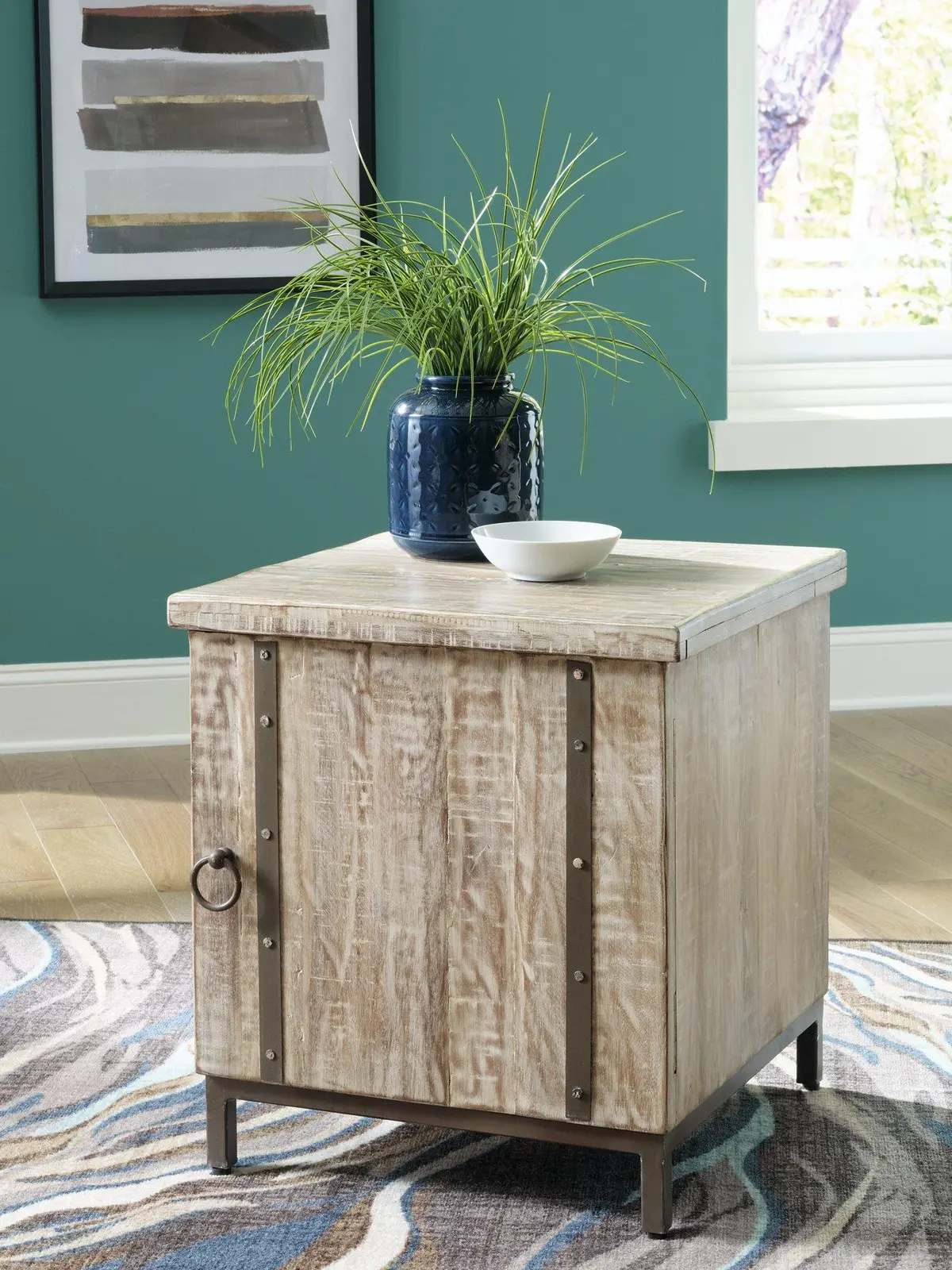 Laddford Accent Cabinet 2