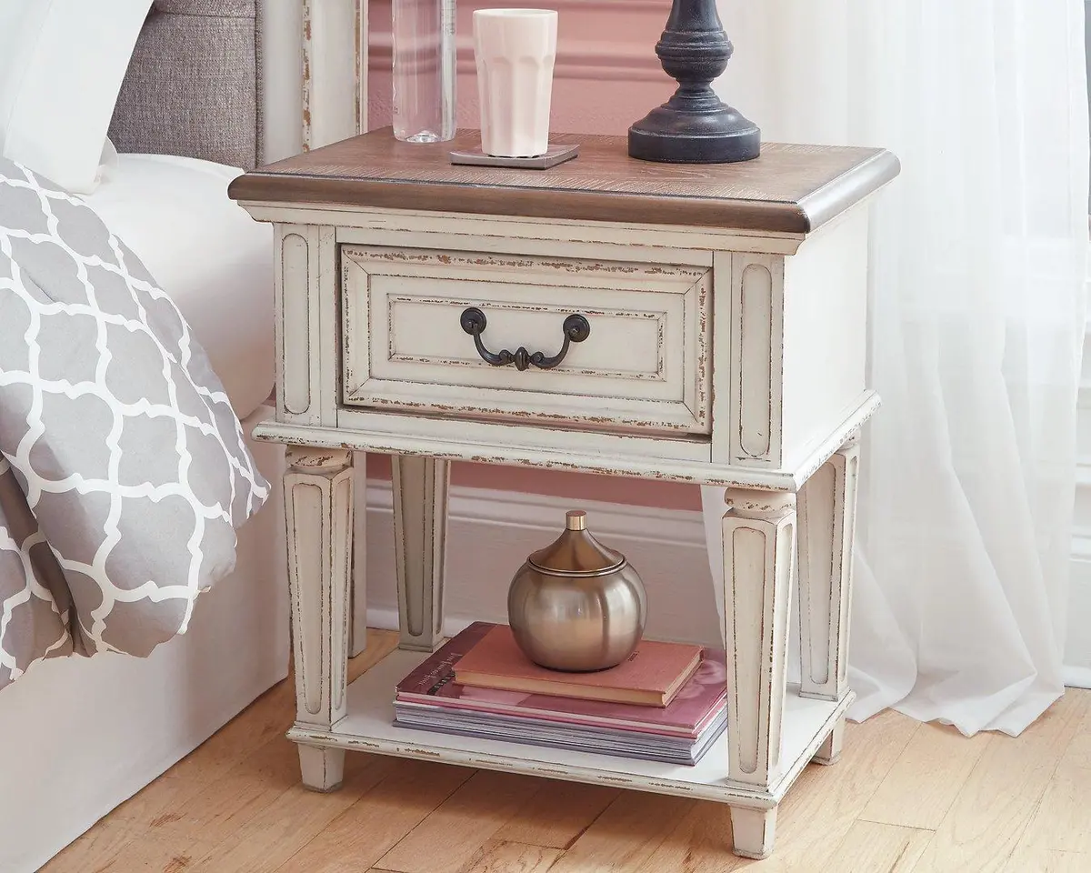 Realyn Nightstand 2