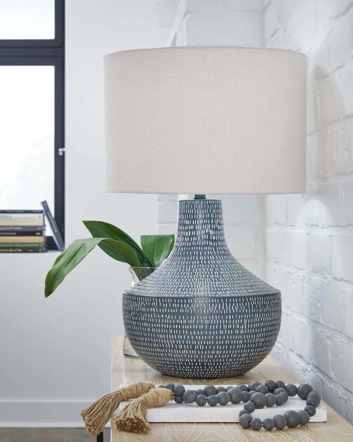 Schylarmont Table Lamp 2