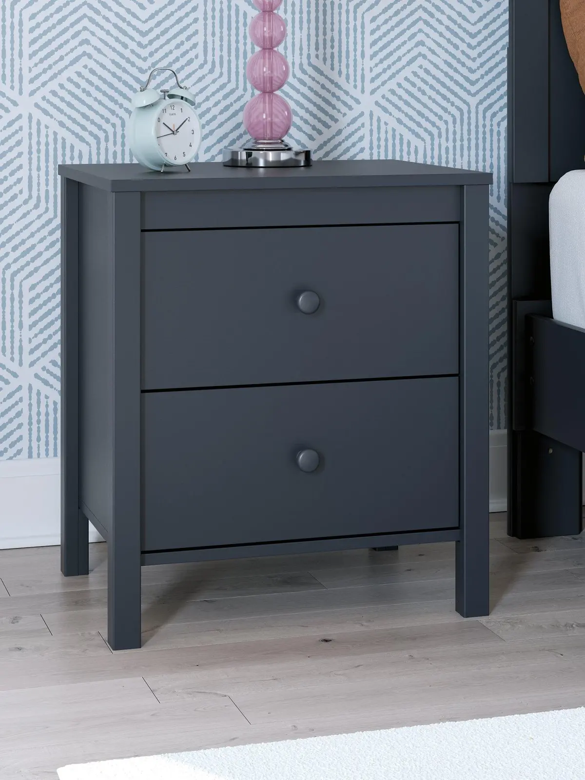 Simmenfort Nightstand 2