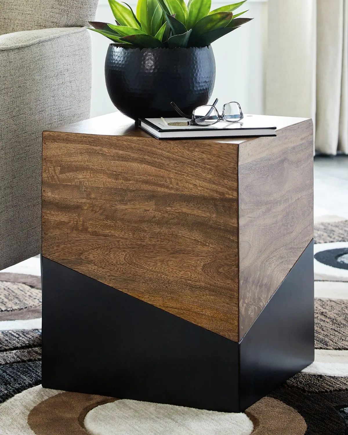 Trailbend Accent Table 2