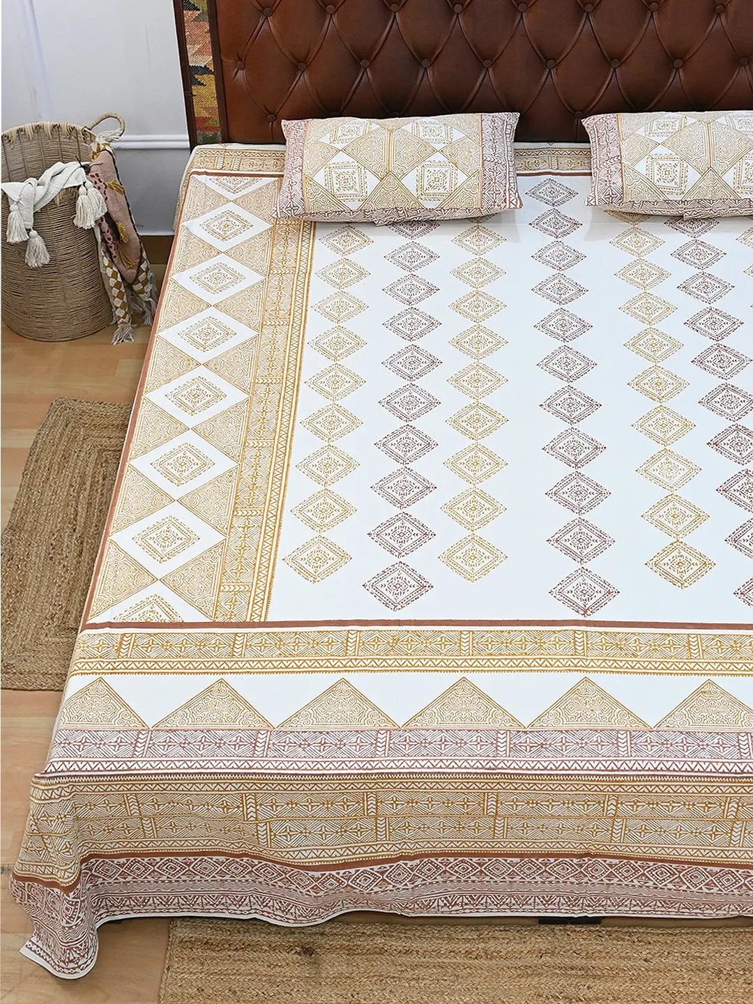 Geometric Earthy Tone Cotton Printed Double Bedsheet With Pillow 1
