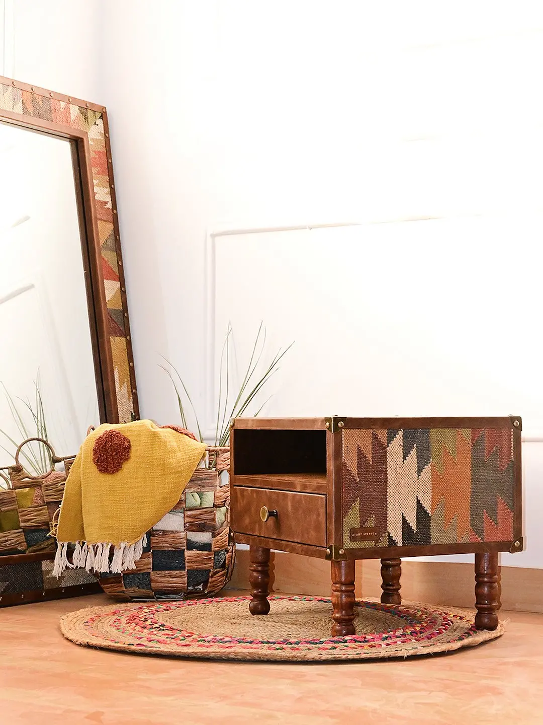 Kiaan  - Kilim & Leather Ottoman 1