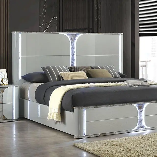 Cleburne E.King & Queen Bed 1