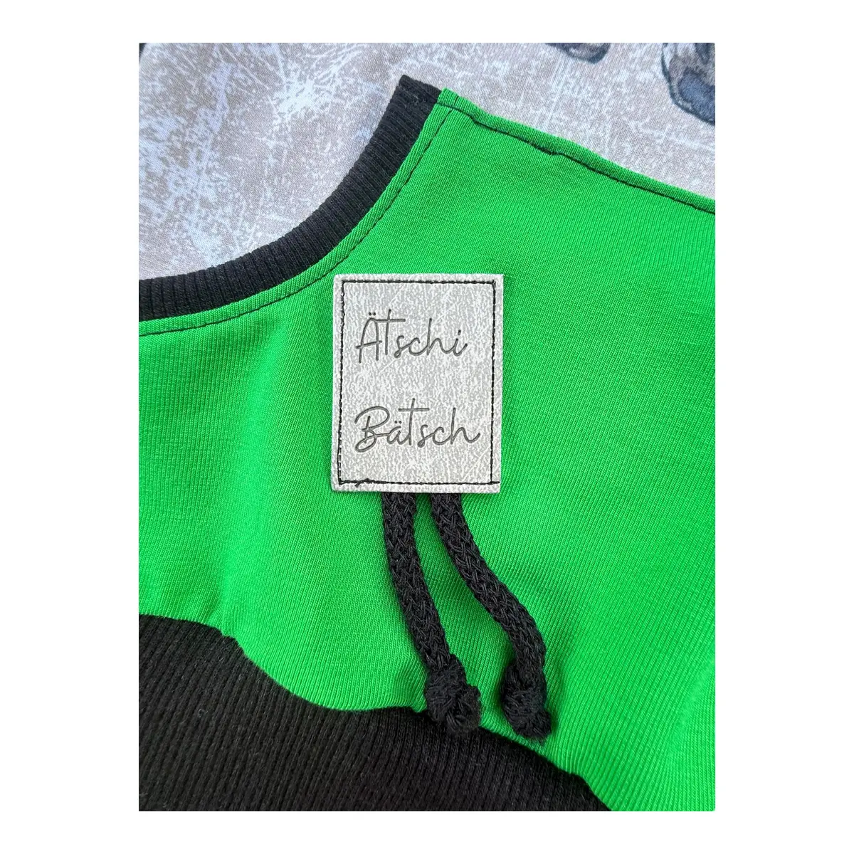 Kinder-Hoodie Mit Traktor Grasgrün Mit Bauchtasche 4