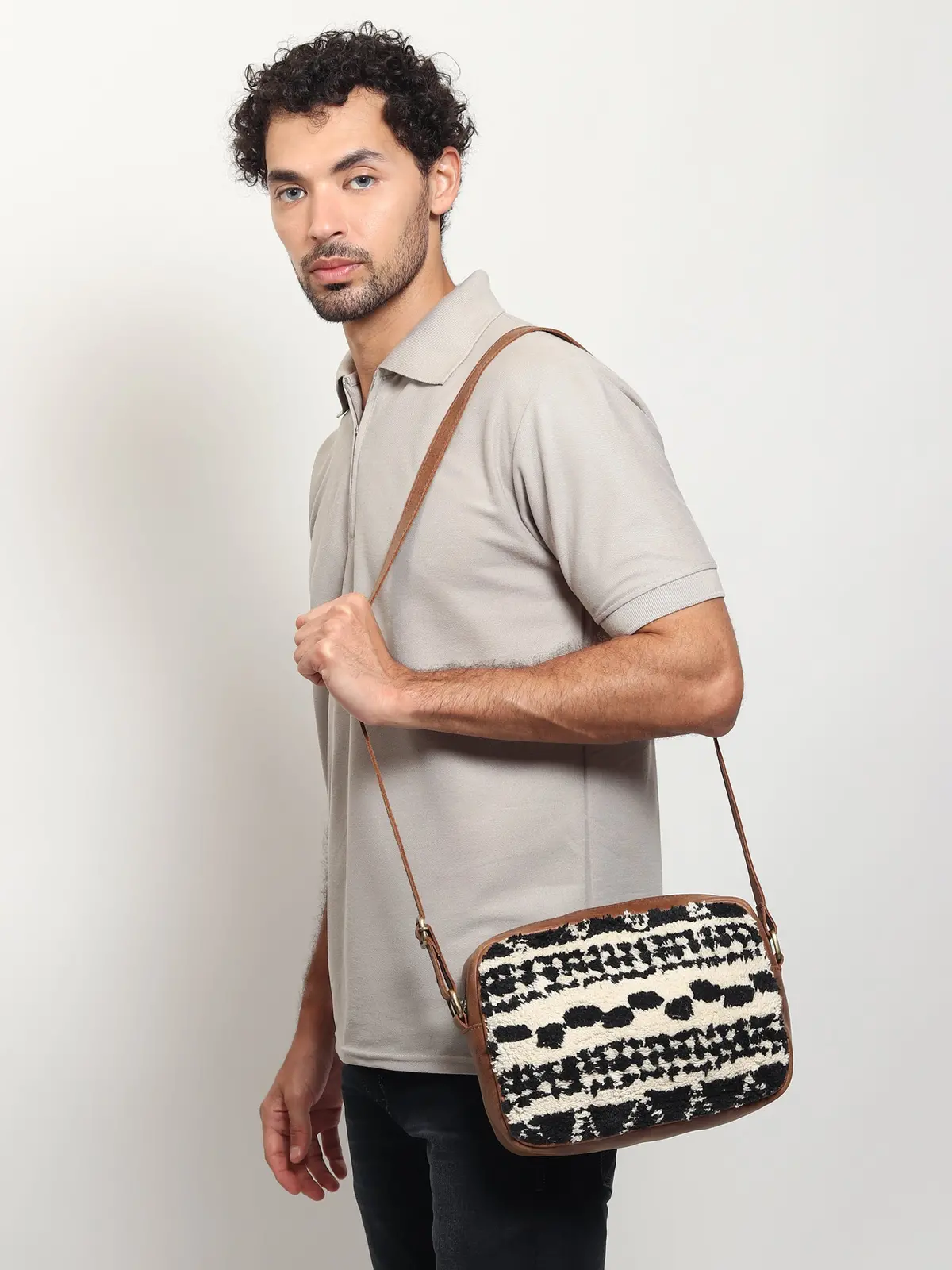 Archer - Sling Bag 1