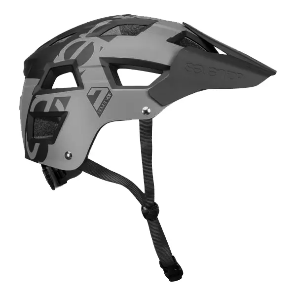 7Idp M5 Helmet Youth/Adult 1