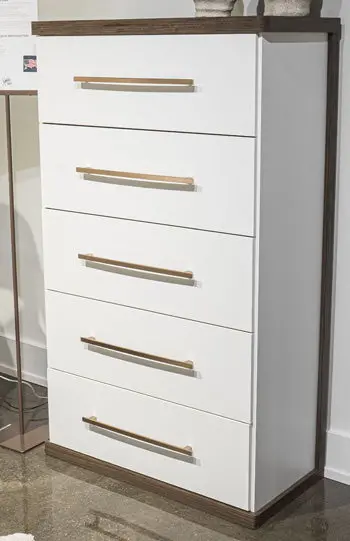 Kendanport Chest Of Drawers 1