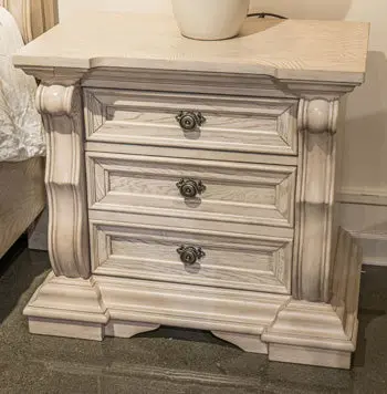 Bruchandi Nightstand 1