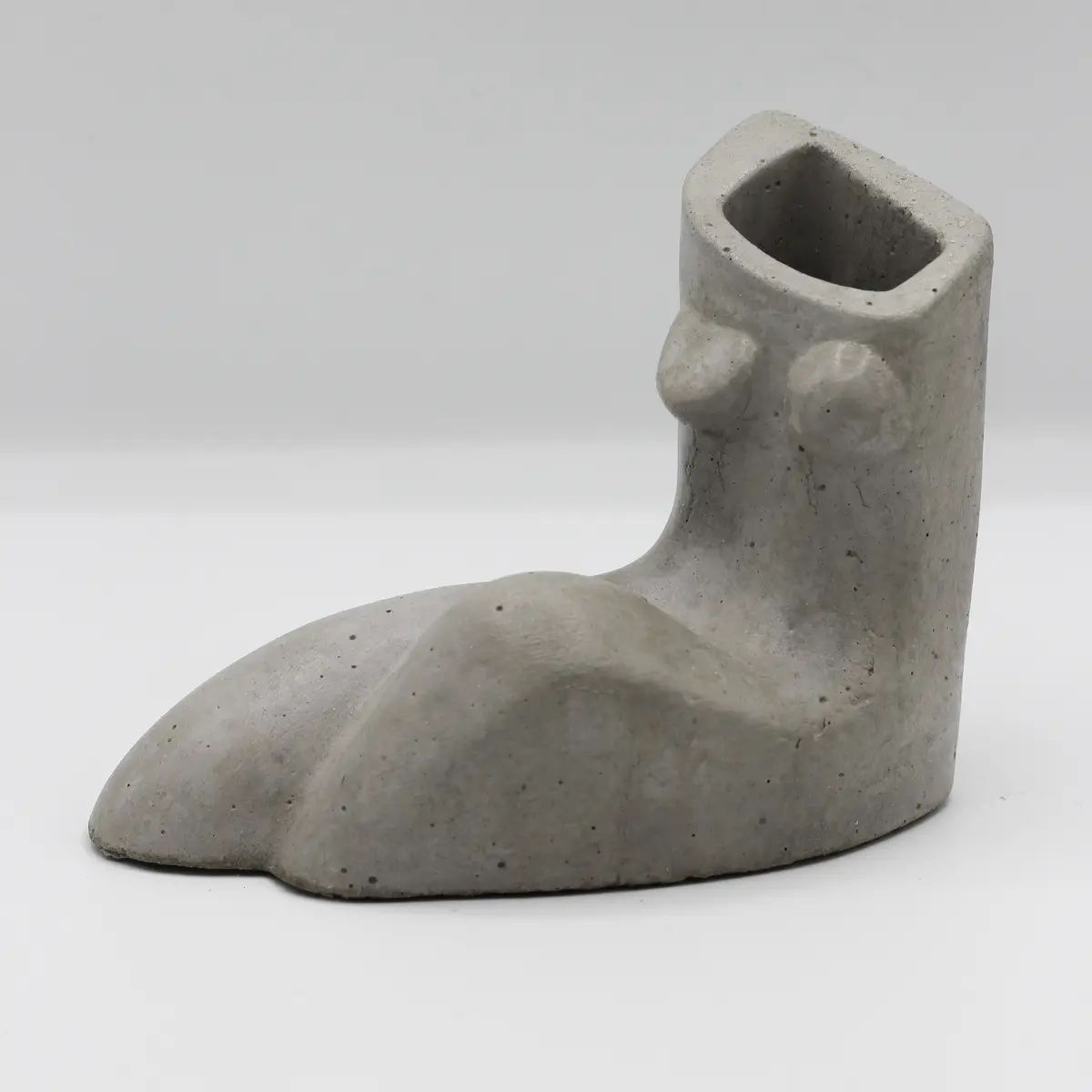 Betonvase; Frau; Körper; 
Trockenblumenvase „Görl 3“ 1