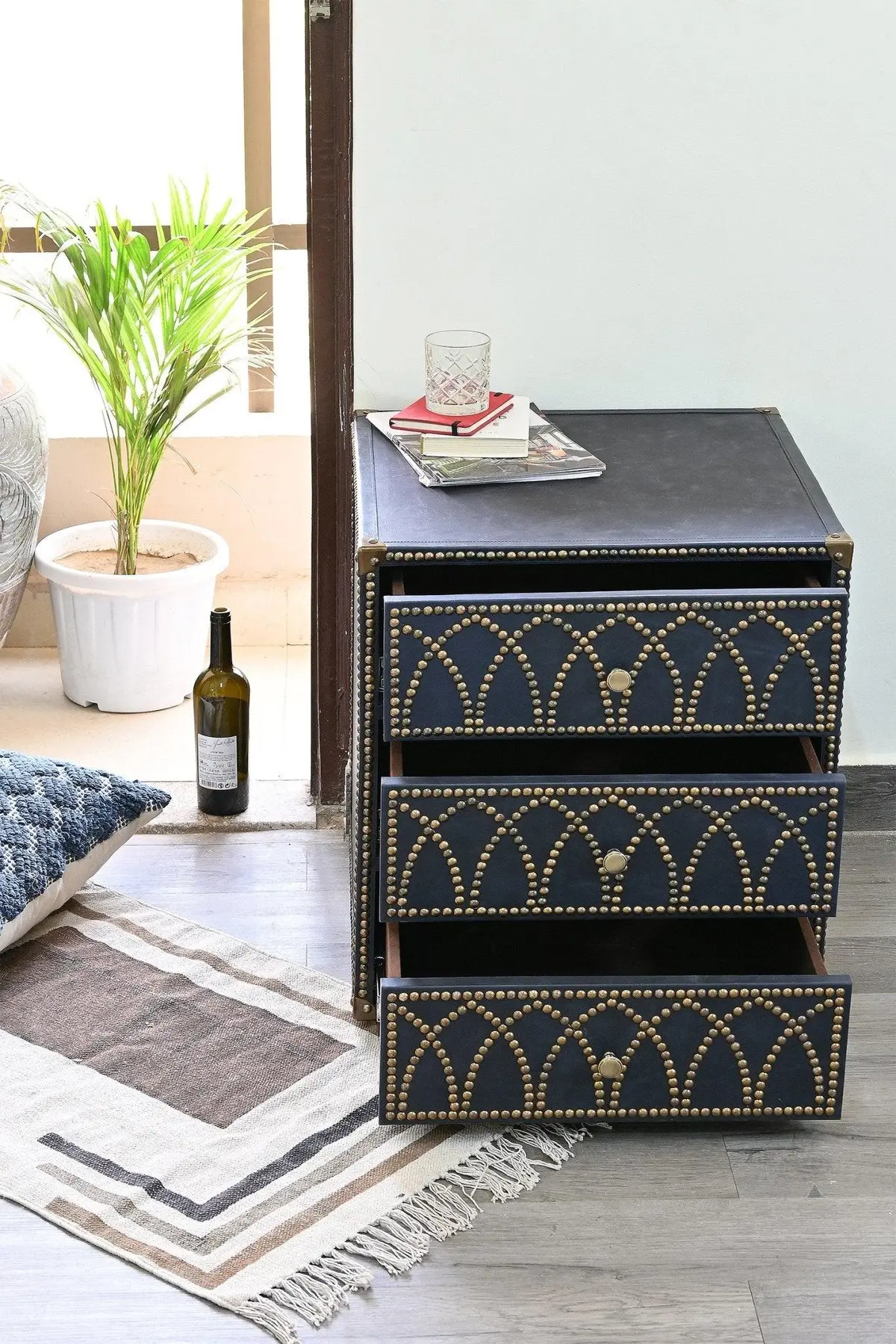 Amy - Chest Of Drawers - Leather 1