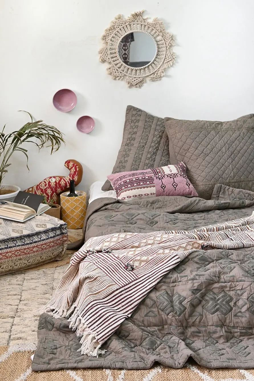 Elora Quilt/Razai Set With Pillow Covers 1
