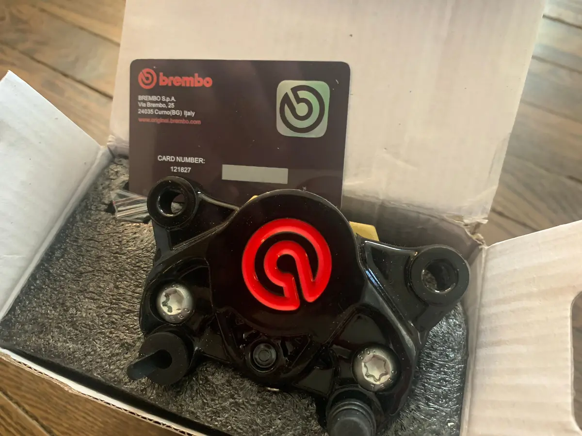 Brembo 32Mm Single Piston Rear Brake Calipers With Pads 2