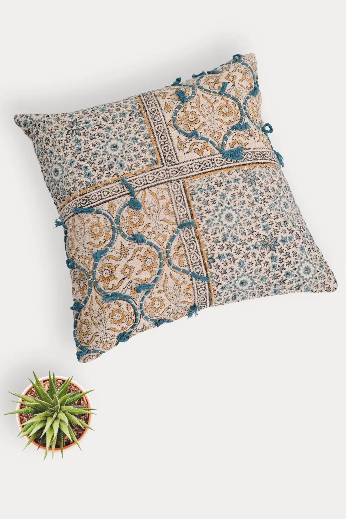 Neer - Square Cushion Cover 1