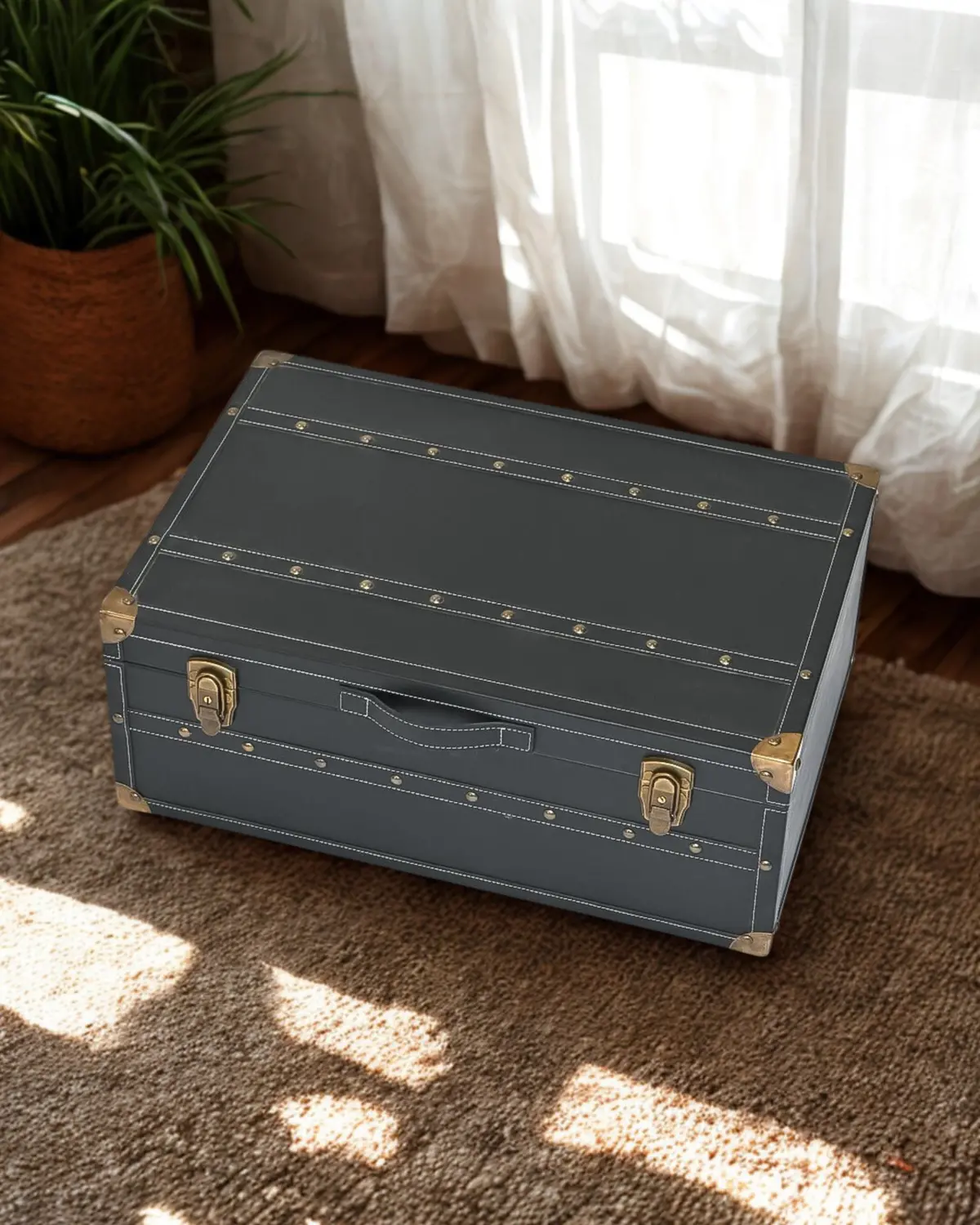 Obsidian - Leather Trunk 1