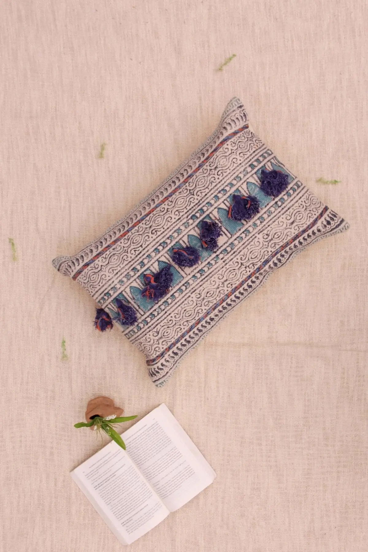 Raven - Lumbar Cushion Cover 1