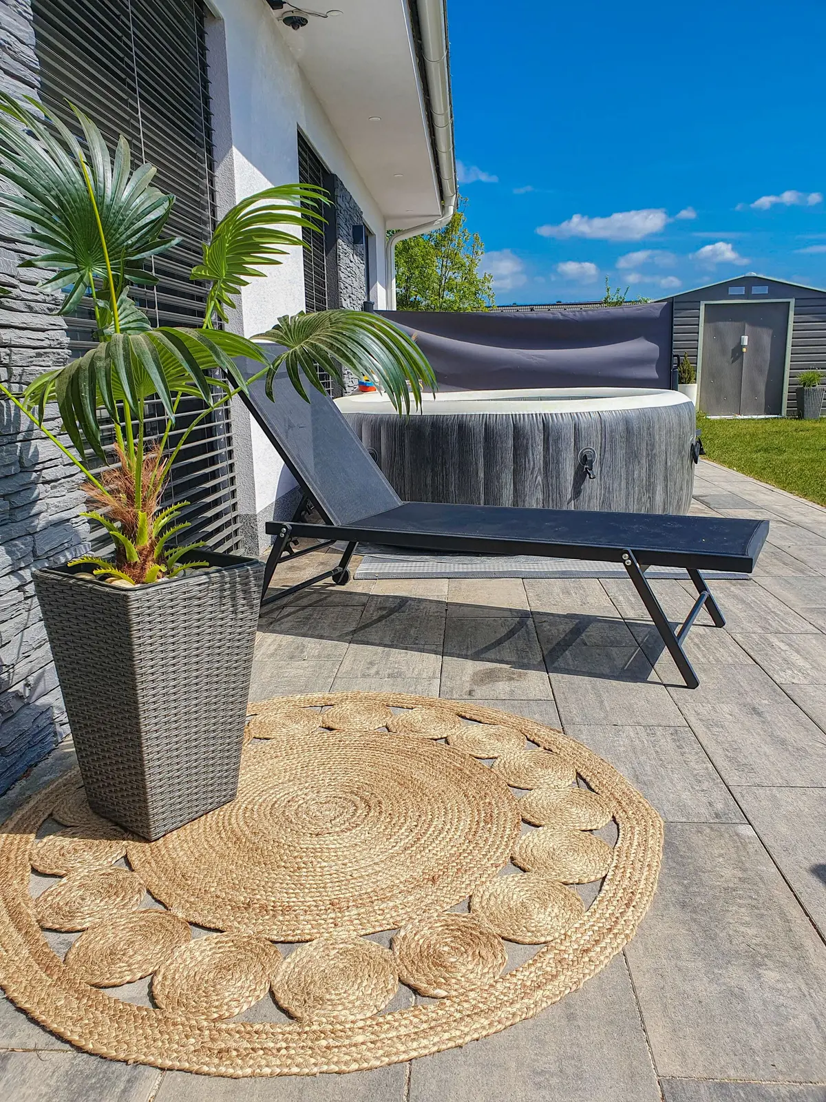 Engage - Round  Jute  Rug 1